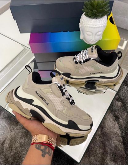 balenciaga triple s cafe