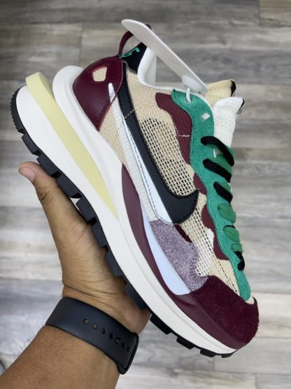 sacai morada dama