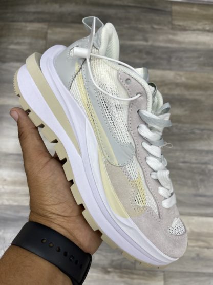 zapatillas sacai blanca