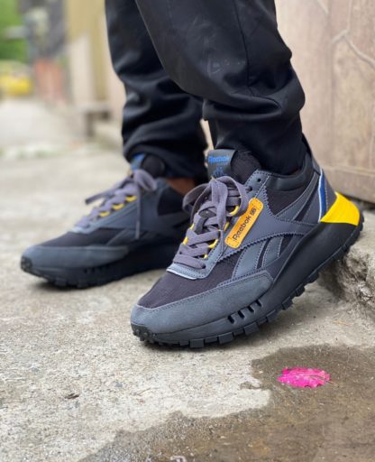 reebok legacy negra amarilla