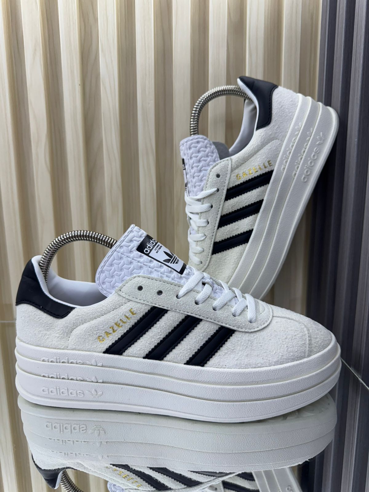 Adidas Gazelle triple AAA Colombia 2026 - inspeccion 7 puntos AAA Gazelle costuras logo Trefoil bordado calidad real desde 95.000 COP zapatillascolombia.com