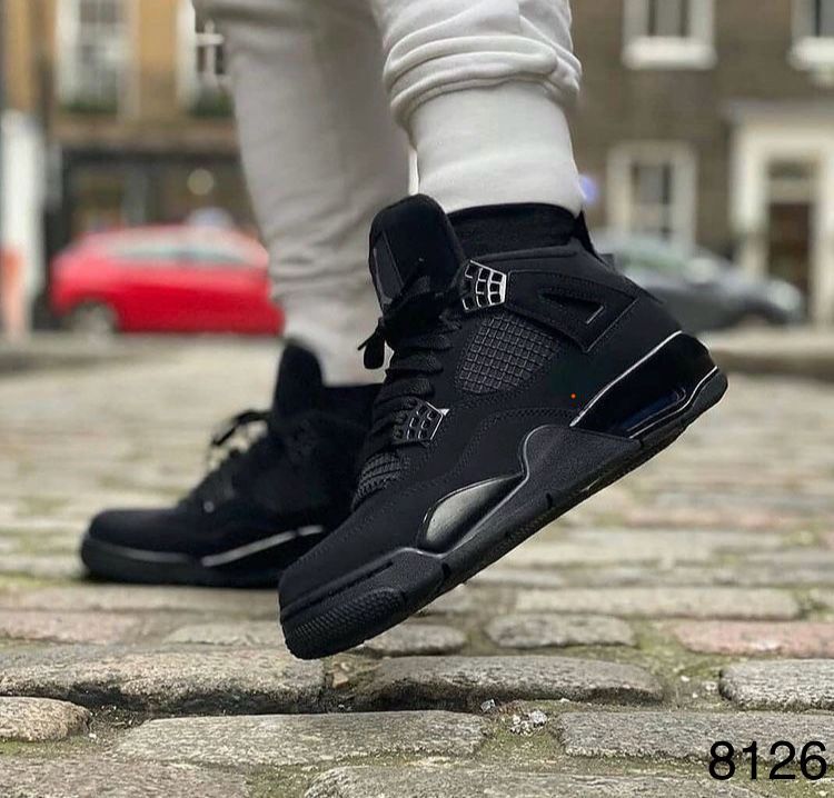 Jordan Retro 4 Black Cat total negro on feet mayorista Colombia 2026 triple AAA modelo iconico desde 108000 COP envios 1-2 dias toda Colombia