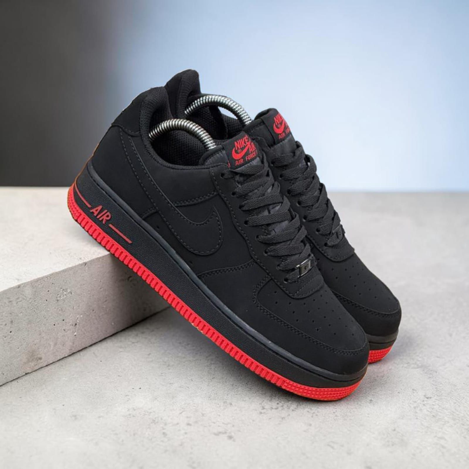 Nike Air Force 1 negros con suela roja edicion especial precio mayorista Colombia triple AAA envios 1-2 dias habiles desde Cali a Bogota Medellin Barranquilla 98000 COP por par