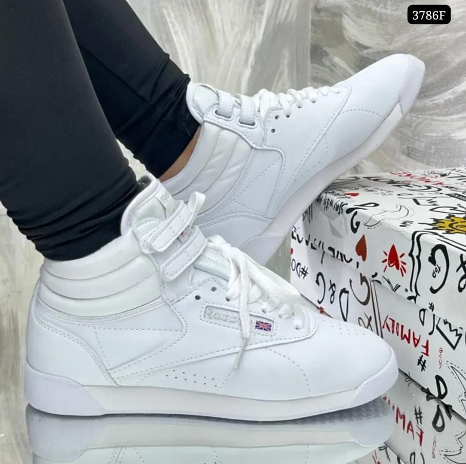 Reebok Princess mayorista colorway top revendedora yoga fitness Pinterest clean girl