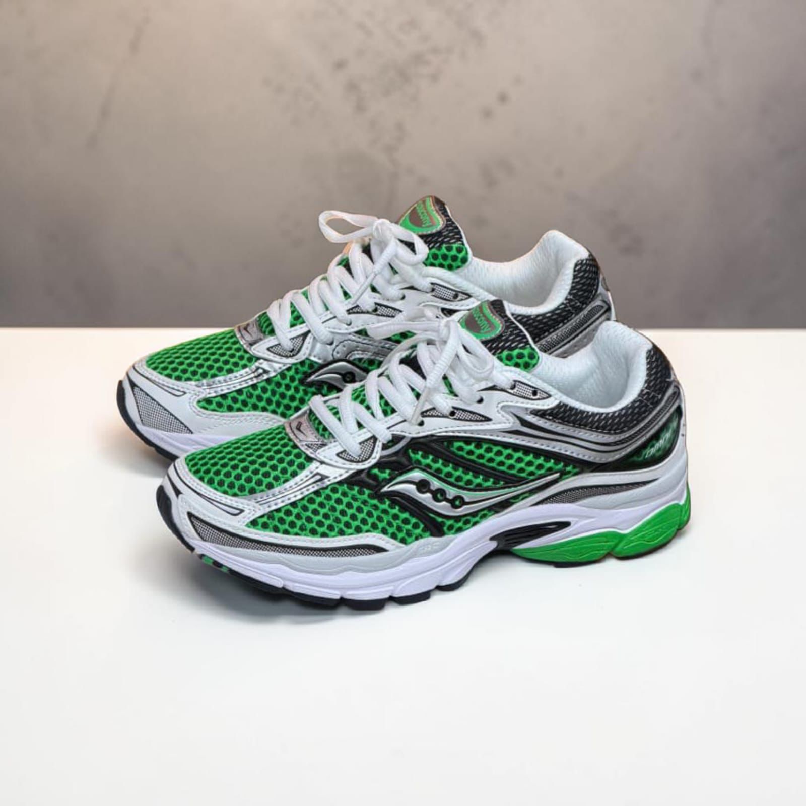 Saucony Endorphin Colombia triple AAA - tenis carbon plate para racing, mayorista desde 95.000 COP