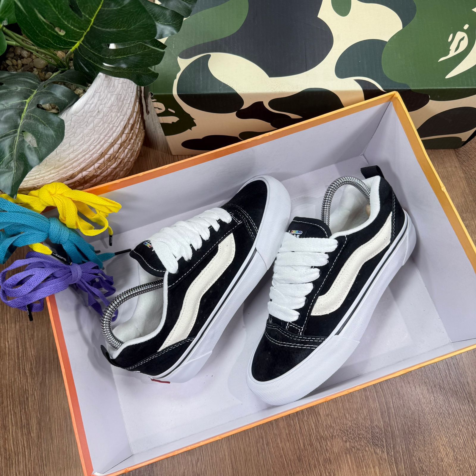 Vans Knu Skool blanco negro con cordones intercambiables mayorista Colombia 2026 modelo skate retro chunky triple AAA bodega Cali